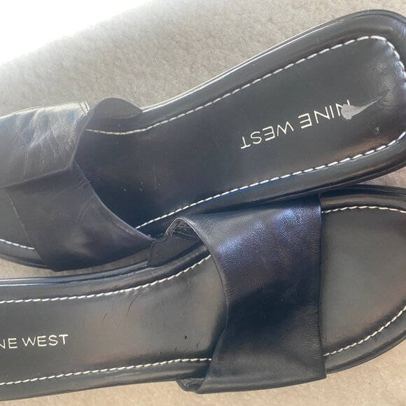 NINE WEST black leather sandals. size 9.5 - Picture 2 of 3